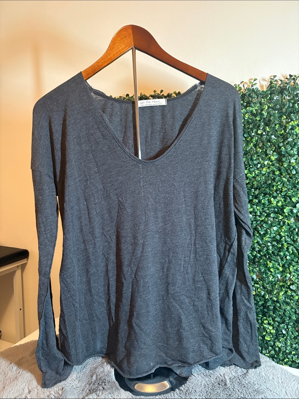 We The Free charcoal long sleeve V-neck top Size Small